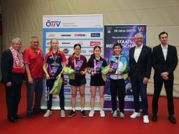 c_photo_plohe_r2857_siegerehrung damendoppel 3platz